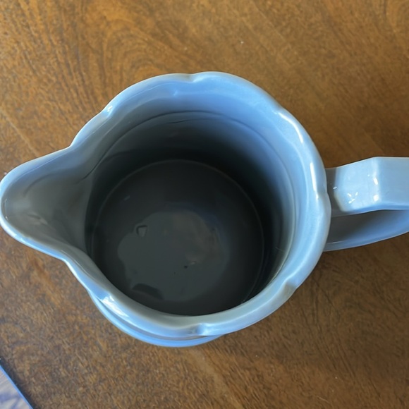 Scalloped gray pitcher - Picture 2 of 3